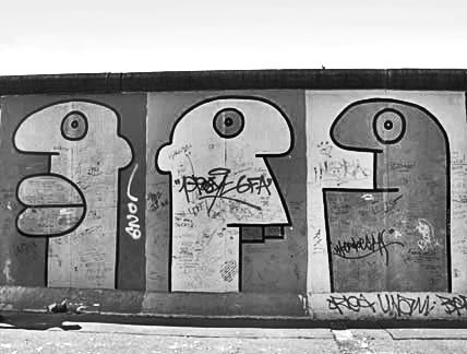 Muro di Berlino (East Side Gallery, graffito di Thierry Noir) - tratto da http://www.ciceroneberlino.com/
